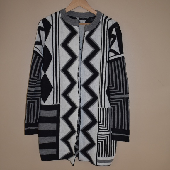 Geometric Sweater - Picture 3 of 4